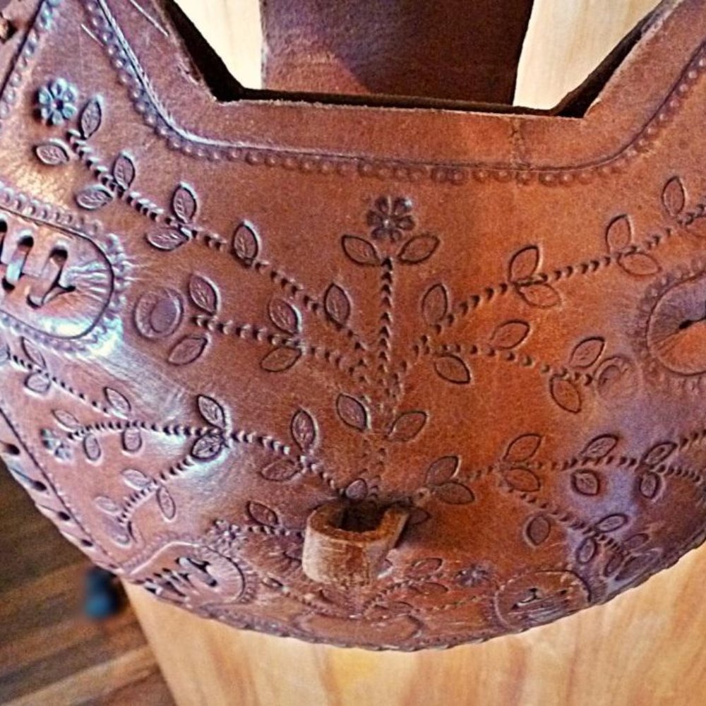 Hand Crafted Tooled Leather Shoulder Bag In Uniqu… - image 6